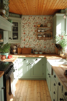 40 Rustic Farmhouse Kitchen Ideas for a Charming Home Cottagecore Kitchen, Rustic Farmhouse Kitchen, Dream House Interior, Cottage Kitchen, Green Kitchen, Dream House Decor, Dream Home Design, Country Kitchen