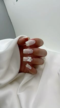 Cute clean girl nails with pearls and loop🎀 #loop #pearl #nails #nails #nailart #nailsofinstagram #white #clean #summer #fall #spring #vacation #girly Nails With Pearls, White Nail Ideas, Clean Girl Nails, Bow Nails, Cute Simple Nails, Nagel Tips, Grunge Nails