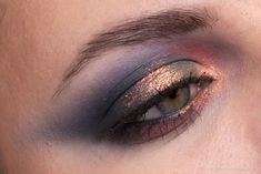 Rusty Eyeshadow Looks, Alien Eye Makeup, Purple Gold Makeup, Duochrome Makeup, Cosmic Makeup, Christmas Makeup Ideas, Eyebrow Trends, Funky Makeup, Duochrome Eyeshadow