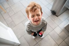 This article offers a strategy based on Dan Siegel's work about how to help calm one's emotionally overwhelmed child. Temper Tantrums Toddler, Tantrum Kids, Parenting Mistakes, Tantrums Toddler, Terrible Twos, Temper Tantrums, Parenting Techniques, Parenting Styles