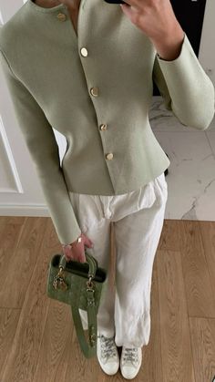 Green Lady Dior, Lady Dior Outfit, Matcha Lover, Look Adidas, Estilo Indie, Skandinavian Fashion, Bag Outfit, London Outfit, Cold Outfits