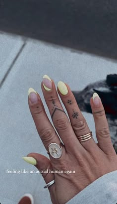 New Nail Trends Spring 2024, Subtle Summer Nails, Summer Nails Round, Boring Nails, Nail Goals, Boho Nails, Summery Nails, Cute Gel Nails, Manicure Ideas