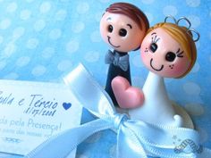 a wedding cake topper with a bride and groom on it