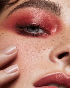 Feeling the heat with @bellemjohnson Photography @tamarawilliams1 #nikki_makeup #beauty #details Fake Freckles Tutorial, Tamara Williams, Nikki Makeup, Make Up Color, Make Up Gold, Beauty Makeup Photography, Best Eyeliner, Beauty Make-up, Red Makeup