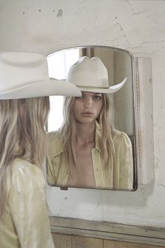 Western Photoshoot, Western Photography, Western Film, Felt Cowboy Hats, Cowgirl Aesthetic, Lack Of Color, Western Aesthetic, Vintage Cowgirl, Halo Style