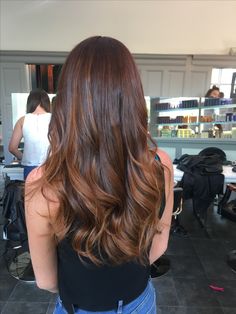 Red and chestnut brown balayage Chestnut Brown Balayage, 10 Major Winter Hair Colors, Coffee Hair Color, Winter Hair Colors, Coffee Hair, Honey Brown Hair, Hair Color Caramel, Brunette Hair With Highlights, Hairstyles And Haircuts