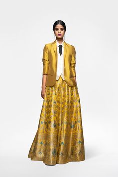 Brocade Dress Modern, Pleated Fabric Outfits, Modern Indian Fashion, Payal Khandwala, Choli Blouse Design, Brocade Lehenga, Lehenga Saree Design, Silk Kurti, Brocade Dress