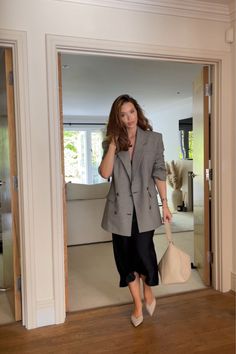 Girl Boss Outfit, Monochromatic Fashion, Cut Out Maxi Dress, Classic Style Outfits, Casual Outfit Inspiration, Stylish Work Attire, Effortlessly Chic Outfits, Girl Boss Style, Woman Suit Fashion