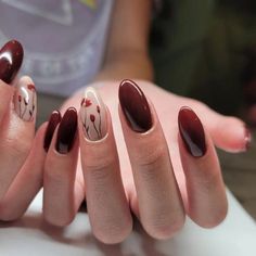 Trendy Nails Maroon, Fall Nails Designs Autumn Leaves, Flower Heart Nails, Maroon Nails With Flowers, Red With Accent Nail, Carnation Flower Nails, Carnation Nail Art, Red Daisy Nails