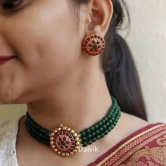 Accessories Minimal, Choker Necklace Designs, Choker Designs, Heritage Jewellery, Gold Necklace Indian, Gold Necklace Indian Bridal Jewelry, Pearl Necklace Designs, Beaded Necklace Designs