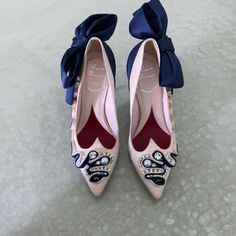 Roger Vivier Viv Couture Embellished Satin Pumps. Excellent Condition. European Size 35 Hand Embellished Elegant Heels, Elegant Hand-embellished Heels, Designer Embellished Low Heel Heels, Designer Embellished Low Heels, Chic Embellished Heels, Vivier Shoes, Roger Vivier Shoes, Fancy Shoes, Satin Pumps