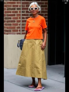 Greece Ghanem, 50s Glam, Grece Ghanem, Utility Skirt, Looks Street Style, Street Style Chic, Outfit Combinations, Fashion Over 40