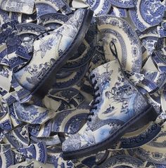 Red Doc Martens, White Doc Martens, Doc Martens Style, Martens Style, Doc Martens Outfit, Doc Martens Boots, Army Boots, Willow Pattern, Dr Martens Boots