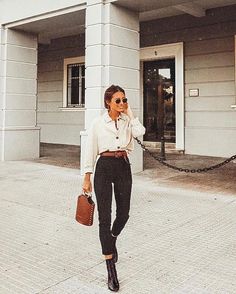 simple fall outfits #FallOutfits V Neck Shirts, Comfy Casual Outfits, Casual Outfits For Moms, Dressy Casual Outfits, Casual Outfits For Teens, Rock Outfit, Jeans Outfit Casual, Casual School Outfits, Fall Outfits For Work