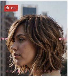 Ellen Haircut, Brown Bob Hair, Messy Bob Haircut, Messy Bob, Medium Length Hairstyles, Layered Haircuts For Medium Hair, Bob Hairstyles For Thick, Brunette Hair With Highlights, Chin Length Hair