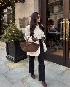 Is it too early to say.. it’s beginning to look a lot like Christmas? 🎄🎁 Outfit details Blazer @zara (ref: 1255/825) Knit @softgoatcashmere Jeans & boots @riverisland Bag @demellier . . Winter outfit, casual outfit, smart casual, autumn fashion, winter style, London Christmas, festive outfit Smart Casual Autumn, Winter Outfit Casual, Blazer Zara, Jeans Boots, London Christmas, Fashion Winter, Outfit Casual, Winter Outfit, Winter Style