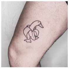 sjov meme ande tatovering - funny duck tattoo meme tattoo Funny Tattoo Stencils, Funny Line Art Tattoo, Funny Matching Friend Tattoos, Funny Bird Tattoo, Funny Patchwork Tattoos, Funny Fine Line Tattoos, Funny Small Tattoos For Women, Funny Tattoos For Friends, Tattoo Ideas Silly