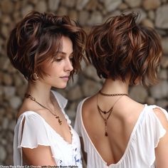 50 coupes de cheveux sympas pour cheveux fins Pixie Haircut Highlights Brown, Chocolate Brown Pixie Haircut, Short Brunette Hair Color Ideas, Highlights On Pixie Haircut, A Line Pixie, Dark Short Hair With Highlights, Brunette Pixie With Highlights, Wavy Pixie Hairstyles, Short Feminine Haircuts