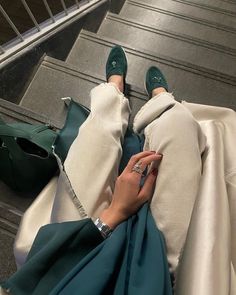 Luxury Fashion Brands, Elegant Outfit Classy, Italian Fashion Brands, Elegant Scarves, Mode Abaya, Abaya Designs, Arab Fashion, Eclectic Fashion, Green Outfit