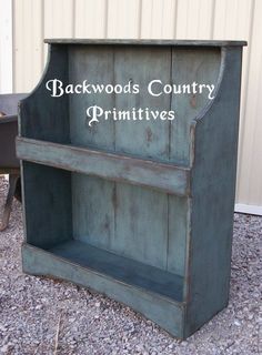 an old blue bookcase with the words backwoods country primitives written on it