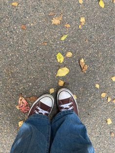 #autumn #converse #brown Brown Converse Aesthetic, Autumn Converse, Brown Converse Outfit, She Gets The Girl, Brown Converse, Converse Brown, Brown Outfits, Samba Outfit