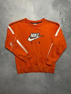 Nike boxy fit vintage crew center swoosh logo spellout y2k Size Women's / S / US 4 / IT 40 Color Orange Condition Gently Used Nike central logo swoosh The material is pleasant to the body. In a good condition. Fast sending! Condition : 9/10 Chest - 50 cm Length - 56 cm Shoulders - 46 cm Sleeve Length - 50 cm - ALL ITEMS ARE HEAT TREATED AND WASHED BEFORE SHIPPING - FOLLOW MY STORE - SEE MY OTHER ITEMS Vintage Nike Logo, All Black Backpack, Central Logo, Swoosh Logo, Black Backpack, Nike Logo, All Black, Orange Color, New Look