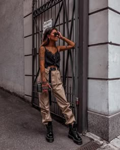 Outfits Edgy, Girl Fashion Style, Cargo Pants Outfit, Mode Casual, Looks Street Style, Mode Inspo, Looks Chic, Edgy Outfits, Looks Style