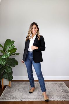 Work Outfits Women Black Blazer, Black Blazer And Jeans Outfit Women Work, Blazers With Jeans Womens, Black Blazer Jeans Outfit Women, Black Blazer Jeans Outfit, Black Relaxed Fit Blazer For Work, Black Blazer And Jeans, Black Relaxed Fit Casual Blazer, Black Blazer And Jeans Outfit Women