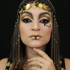 Egyptian Make Up Ideas, Egyptian Makeup Cleopatra, Cleopatra Make-up, Egyptian Make Up, Egypt Makeup, Egyptian Eye Makeup, Cleopatra Makeup, Cleopatra Halloween Costume, Unique Halloween Makeup