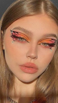 Makeup With Butterflies, Eye Makeup For Orange Outfit, Orange Butterfly Eye Makeup, Fun Orange Makeup, Butterfly Make Up Look, Festival Makeup Butterfly, Fairy Makeup Butterfly, Eye Butterfly Makeup, Butterfly Festival Makeup