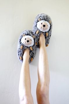 The adorable hedgehog just wants to hug your feet! These super soft sherpa animal slippers from our partners at Oooh Geez! Slippers. Stay warm & look great with your new cute hedgehog themed black & white fuzzy slippers. Wear them around the house or out and about thanks to the non-skid rubber bottom. Pick up a pair today! Info Style: Sherpa slipper with non-skid rubber bottom sole. Size: Small fits women's U.S. shoe size 5 - 6 Medium fits women's U.S. shoe size 7 - 8 Large fits women's U.S. sho Sheep Face, Animal Slippers, Preppy Shoes, Cute Slippers, Soft Slippers, Cute Hedgehog, Sock Animals, Fuzzy Slippers, Designer Slippers