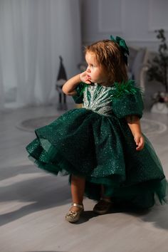 Green Dress, Christmas Dress, Photoshoot Gown, Baby Girl Dress, Tutu Hi Lo Dress, Sparkling Dress, Graduation Dress, Birthday Dress, Toddler Dress, Special Occasion, Feathers Sleeve, Flower Girl Dress, Glitter Dress, First Birthday Dress Luxury baby girl dress have very original fashionable design will be perfect for any celebration....birthday, wedding, parties, Christmas, photography, Valentine's Day, dance, evening, flower girl  dress, ball gown, festivals wear, dance, dress-up, fairy & princ Green Christmas Photoshoot, Photoshoot Gown, Fairy Princess Costume, Sparkling Dress, Prom Birthday, Dress Glitter, Dress Photoshoot, First Birthday Dresses, Dress Tutu