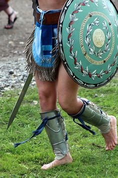 Greek amazon warrior - Only the most hardened warrior women were strong enough to go barefoot. It was a sign of strength. Sheild Ideas, Jungle Warrior, Barbarian Costume, Amazon Woman, Armour Ideas, Amazons Women Warriors, Amazon Warriors, Amazonian Warrior, Roman Armor