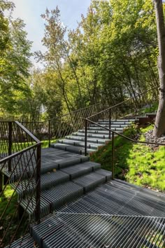 there are many steps that lead up to the top of this tree - lined hill