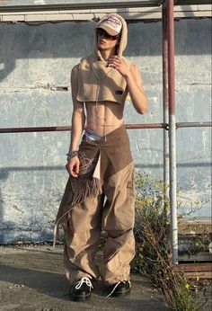 Festival Outfit Aesthetic, Y2k Festival Outfit, Y2k Festival, Gender Fluid Fashion, The Shawshank Redemption, Genderless Fashion, Queer Fashion, Graphic Liner, Street Style Outfits Men