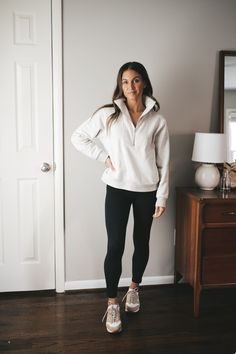 Leggings Sneakers Outfit, Half Zip Sweatshirt Outfit, Fall Athletic Outfits, Fall Wellness, Casual Athleisure Outfits, Athleisure Outfits Winter, Athleisure Outfits Fall, Mom Style Fall, Volleyball Leggings