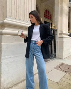 The Classic French Girl Chic Look To Copy Now Wide Jeans Outfit, Wide Leg Jeans Outfits, Wide Leg Outfit, Wide Leg Jeans Outfit, Denim On Denim, Outfit Jeans, Looks Black, Outfit Trends