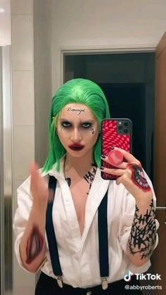 Gotham Makeup, Girl Joker Halloween Costume, Blonde Characters Halloween, Joker Inspired Makeup, Halloween Kostüm Joker, Joker Costume Female Outfit, Pretty Halloween Makeup