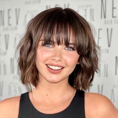 Bob With Fringe, Layered Bob With Bangs, Short Wavy Bob, Choppy Bob Haircuts, Layered Bob Haircuts, Bob Hairstyles With Bangs, Polished Hair, Wavy Bob, Chin Length Hair