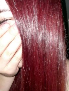 Died Red Hair, Purple Red Hair, Pelo Color Vino, Wine Red Hair, Wine Hair, Red Hair Inspo, Cherry Hair, Dyed Red Hair