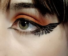 Bird Wing Eyeliner, Crowley Inspired Makeup, Crow Inspired Makeup, Bird Inspired Makeup, Angel Wing Eyeliner, Bird Inspired Fashion, Crow Makeup, Raven Makeup, Wings Eyeliner