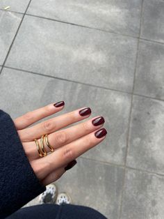 Red Mocha Nails, Cherry Mocha Nails Opi, Vamp Nails Aesthetic, Maroon Brown Nails, Cherry Black Nails, Mocha Cherry Nails, Real Nails Manicure Ideas, Fall 2023 Nails, Fall Nail Colors 2023