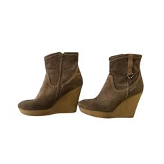 Brown suede ankle boots with a wedge heel and zipper closure #ankleboots Brown Suede Ankle Boots, Suede Ankle Boots, Brown Suede, Wedge Heels, Women's Boots, Womens Boots, Shoe Boots, Ankle Boots, Wedges