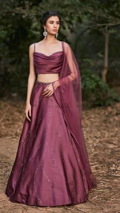 Orang India, Indian Outfits Lehenga, Wedding Lehenga Designs, Lehenga Designs Simple, Lehnga Dress, Corset Blouse, Gaun Fashion, Wedding Dress Sequin, Embroidered Lehenga