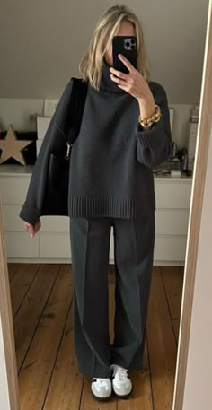 Black Turtleneck Outfit Classy, Gray Outfit Combination, Minimal Office Outfit, Grey Samba Outfit, Autumn Outfits With Loafers, Business Casual Autumn Outfits, Gray Knit Skirt Outfit, Cold Weather Outfits Classy, Trousers And Sweater Outfit