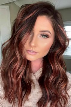 Highlighted Red Brown Hair, Highlights Brown Hair Ideas, Rose Gold Copper Hair Brunette, Rose Brunette Balayage, Hair Color For Light Eyebrows, Dark Brown Rose Gold Hair, Rose Brown Hair Color Dark, Light Red Highlights On Dark Hair, Unique Highlights Brunettes