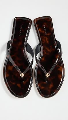 Dr Shoes, Pretty Shoes Sneakers, Tory Burch Sandals, Girly Shoes, Shoe Inspo, Aesthetic Shoes, Monica Bellucci, Swag Shoes, Mode Inspo