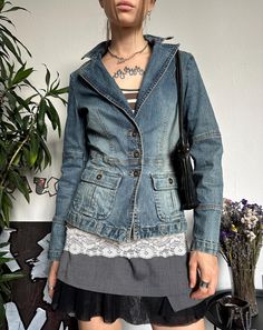 🖇Condition: 5-/5 📌Brand: Moto 🔖Tag size: 8us Bust 15.35 in 39 cm Length 22.44 in 57 cm Shoulders 14.17 in 36 cm Waist 12.6 in 32 cm Sleeve Length 23.62 in 60 cm Y2k Denim Jacket For Fall Streetwear, Y2k Denim Jacket With Pockets, 90s Style Washed Denim Jacket For Spring, 90s Style Dark Wash Denim Jacket For Spring, Fitted Long Sleeve Faded Denim Jacket, 90s Fitted Outerwear With Pockets, Fitted Denim Grunge Outerwear, Fitted Y2k Denim Jacket, Fitted Washed Denim Jacket In Grunge Style