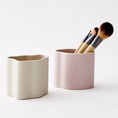 Natura Ceramic Makeup Brush Holder Beige | Bathroom Storage - GIGI&TOM Stationary Holder, Work Desks, Morning Makeup, Stylish Makeup, Beige Ceramic, Beige Bathroom, Makeup Brush Holder, Powder Rooms, Makeup Brush Holders