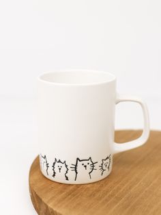 Cats Mug - Heyday Cat Mug Painting, Cat Mug Pottery, Mug Design Ideas Creative, Coffee Mug Designs Creative, Mugs To Paint, Clay Cafe Ideas, Stitch Mug, Cat Pottery, Mug Inspiration